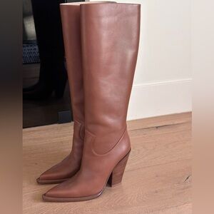 Michael Kors Gwen Boots W DUST BAG.Size 36. Excellent condition. Worn only once!